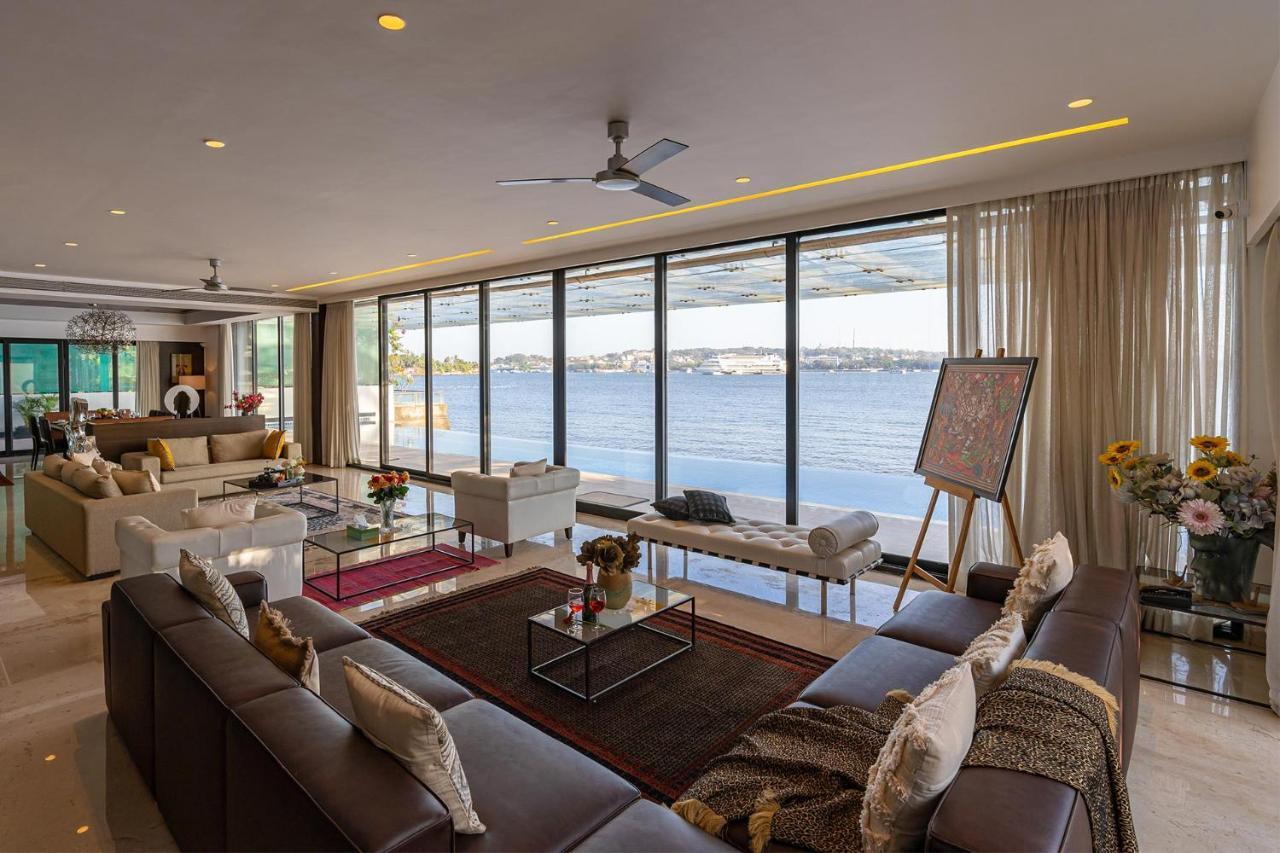 Oceanic Sunsets With River View, Comp Breakfast & Infinity Pool At Stayvista Verem Kültér fotó