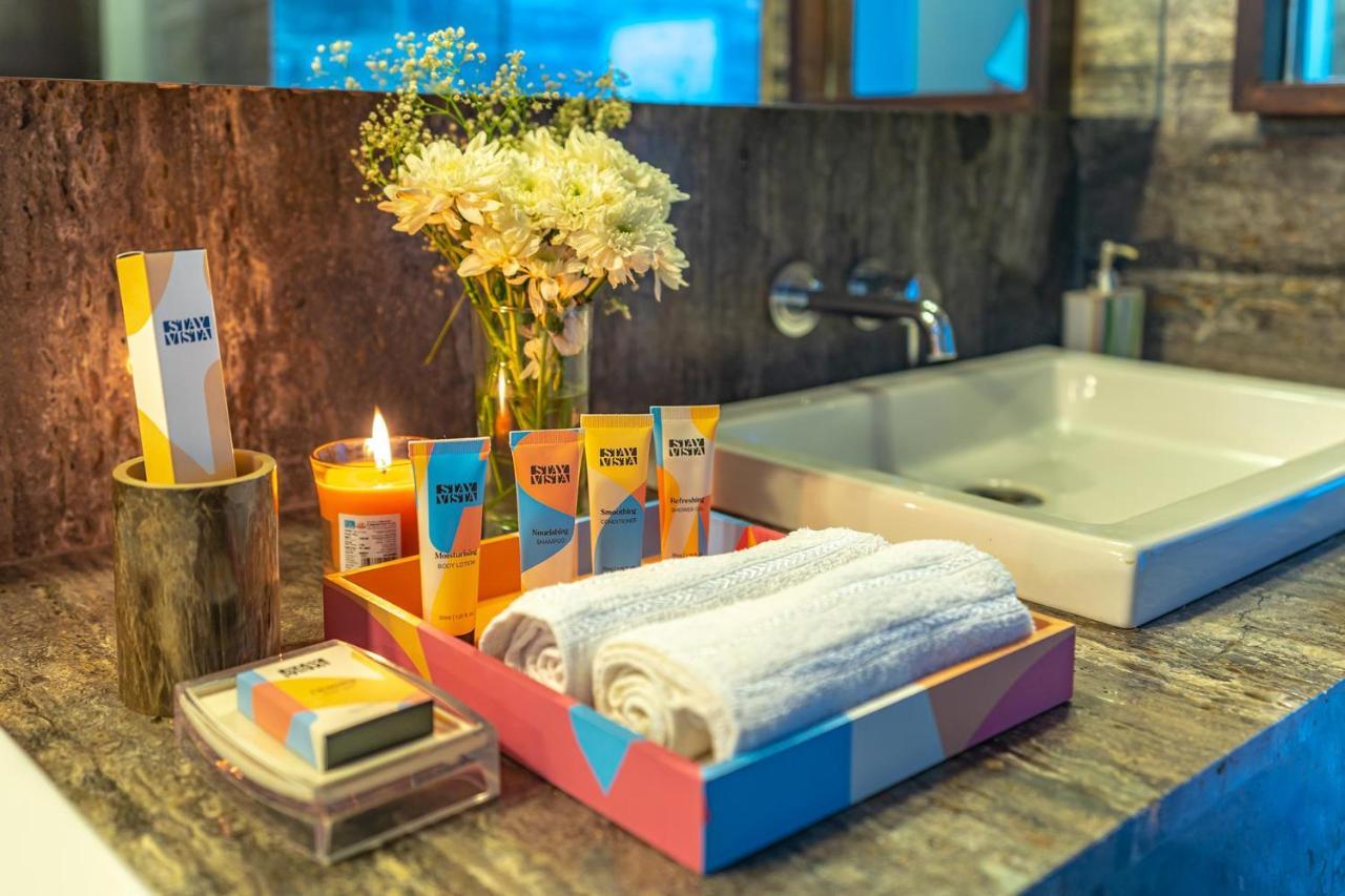 Oceanic Sunsets With River View, Comp Breakfast & Infinity Pool At Stayvista Verem Kültér fotó