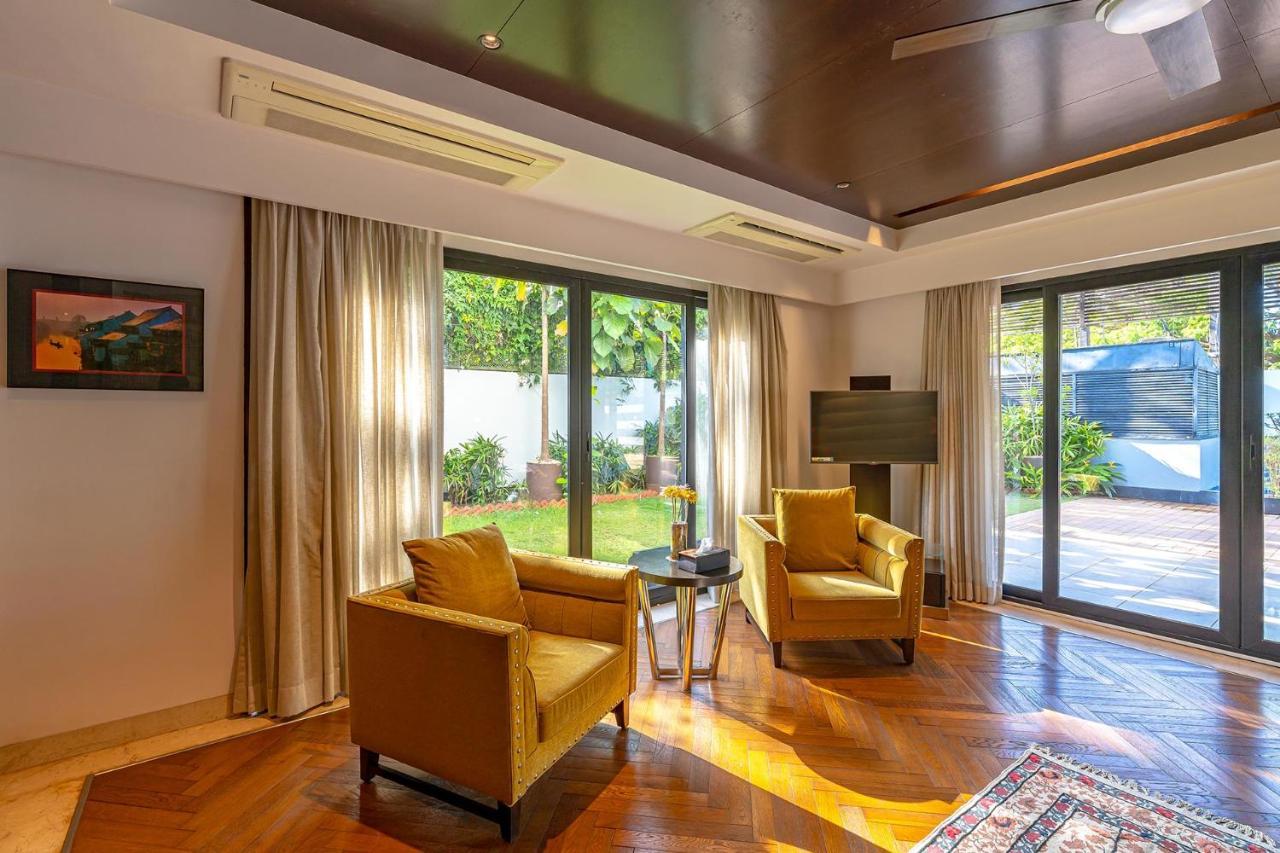 Oceanic Sunsets With River View, Comp Breakfast & Infinity Pool At Stayvista Verem Kültér fotó